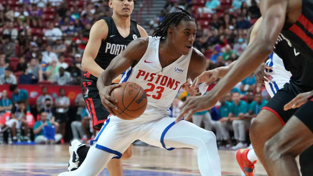 Jaden Ivey plays in Nike Kobe 6 Protro 'Mambacita'
